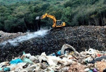 انباشت زباله در سراوان گیلان به چالشی ملی تبدیل شده است.