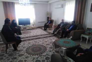 دیدار مدیرکل ورزش جوانان گیلان با خانواده شهید رحمت عاشوری