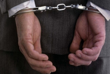 شهردار اسبق کیاشهر به اتهام اختلاس دستگیر و روانه زندان شد
