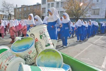 شیر رایگان پس از ۶ سال وقفه  در سبد غذایی دانش آموزان گیلان قرار گرفت