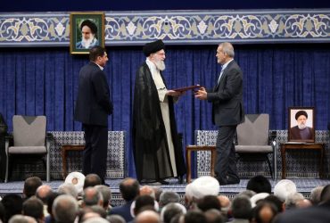 پزشکیان بعداز دریافت تنفیذ حکم ریاست جمهوری: قول می‌دهم با تمام وجود به این مردم خدمت کنم